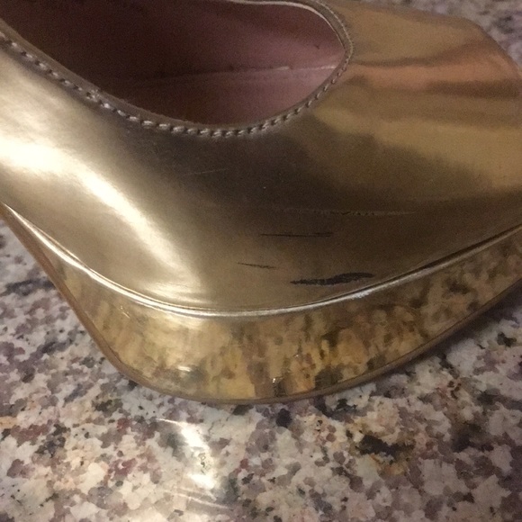 Enzo Angiolini Gold Peep Toe Pumps - Picture 3 of 6